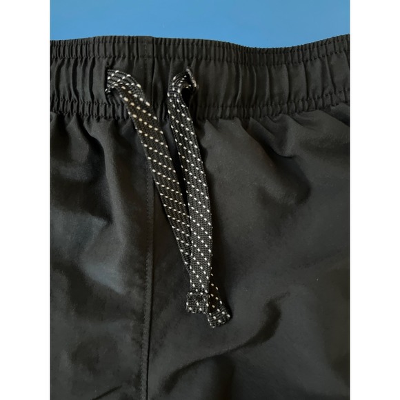 Under Armour Running Shorts Unisex Youth XL Drawstring Heat Gear Loose WhiteTrim - Picture 3 of 7